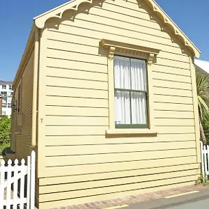 3* Aparthotel Wellington City Cottages